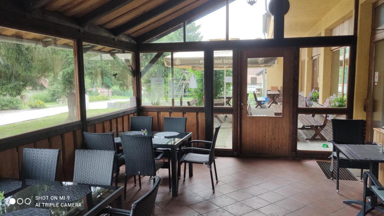 Hotel U Certa Čerčany Zewnętrze zdjęcie
